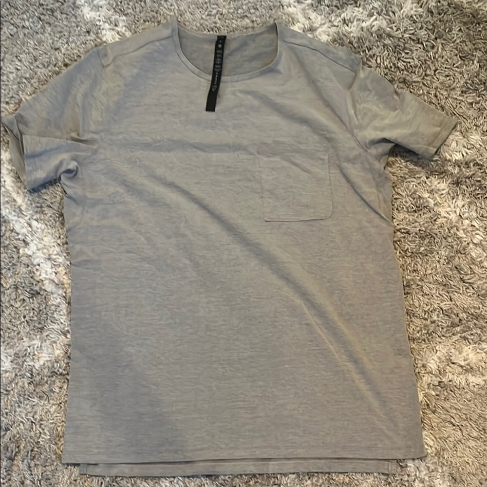 Lululemon Men's Gray T-Shirt